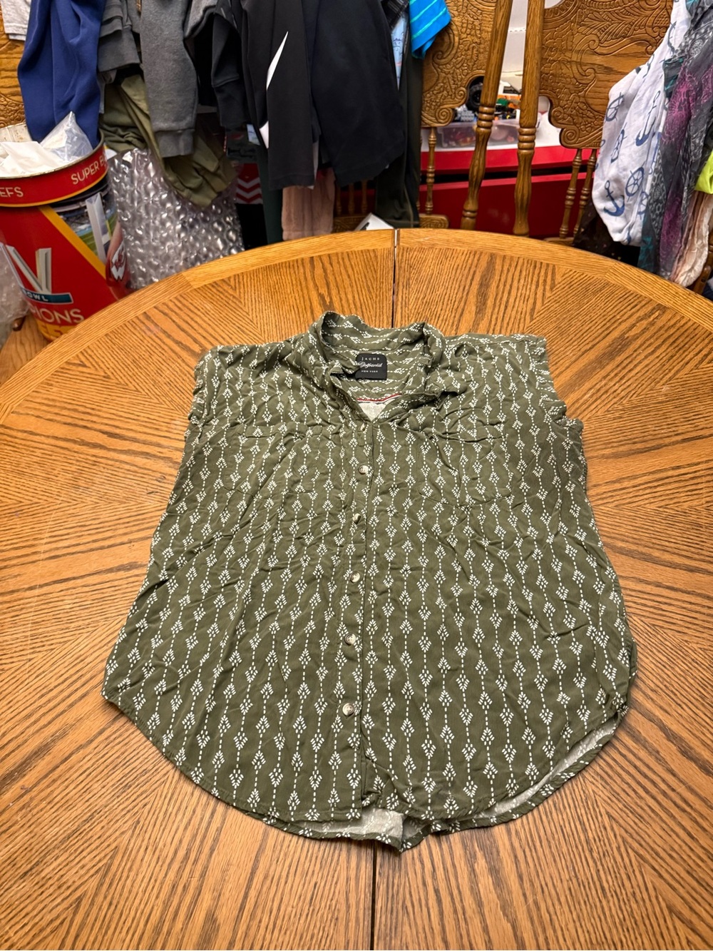 Jachs Olive Green Sleeveless Button-Down Shirt with White Diamond Print
